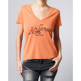 NON SENSE TEE V-NECK CHILLI RED